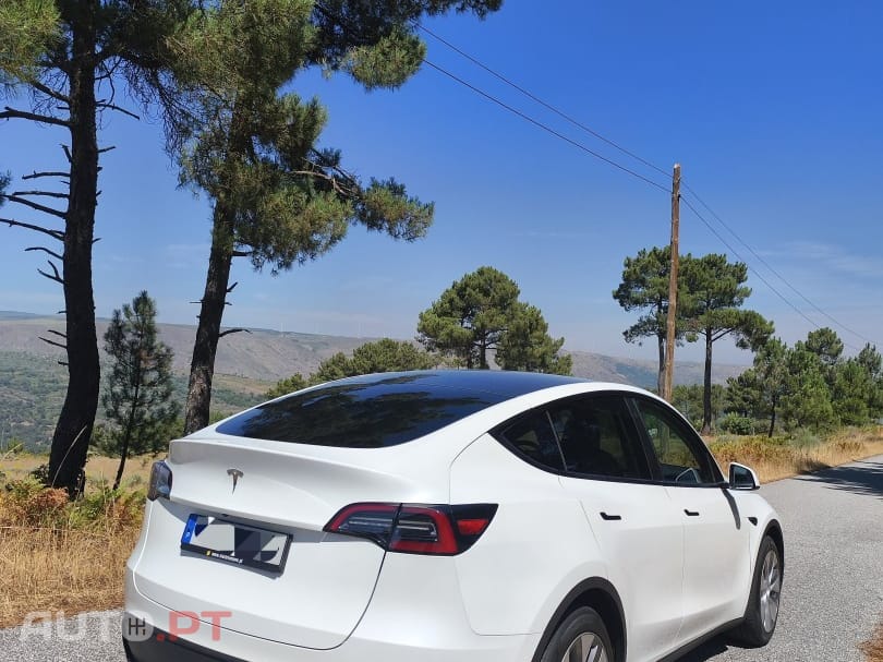 Tesla Model Y SR RWD — fotografia 6