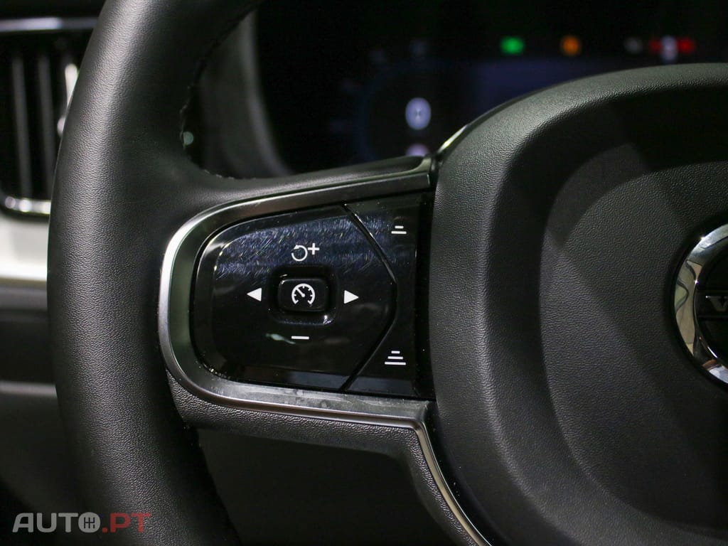 Volvo XC60 2.0 T6 PHEV Plus Dark AWD