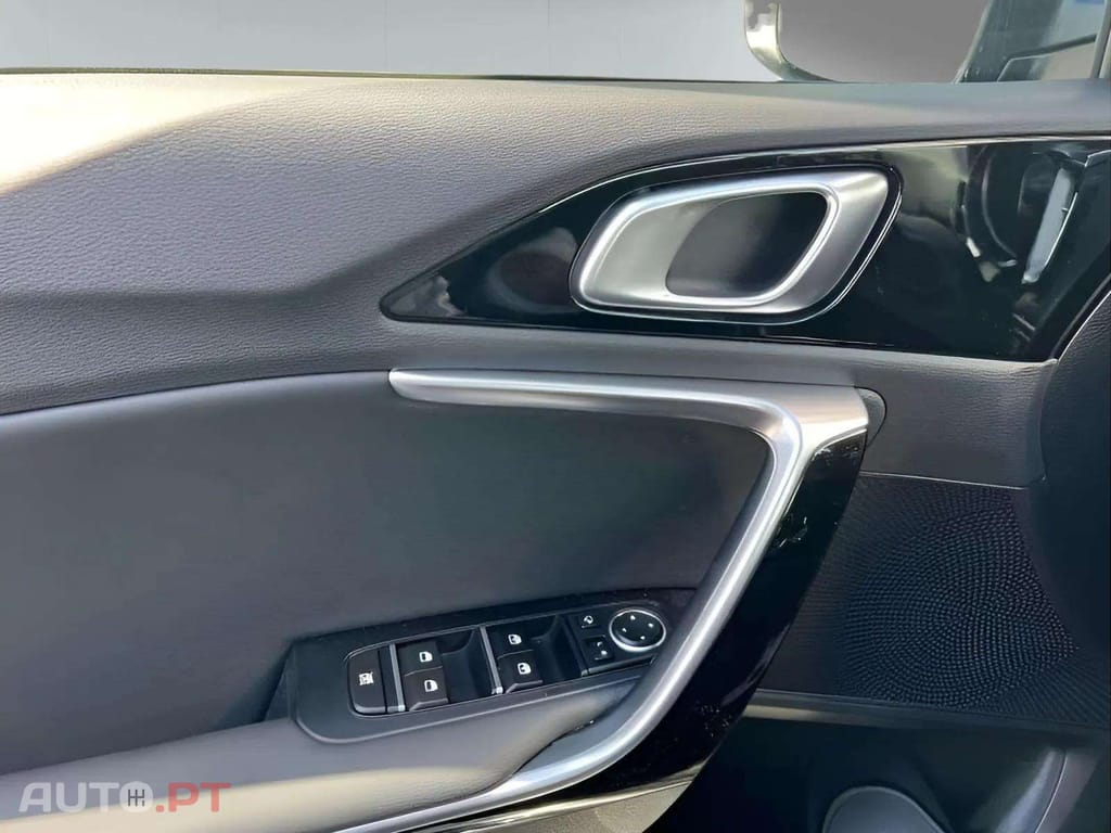 Kia Ceed SW 1.6 GDi 6DCT PHEV Drive