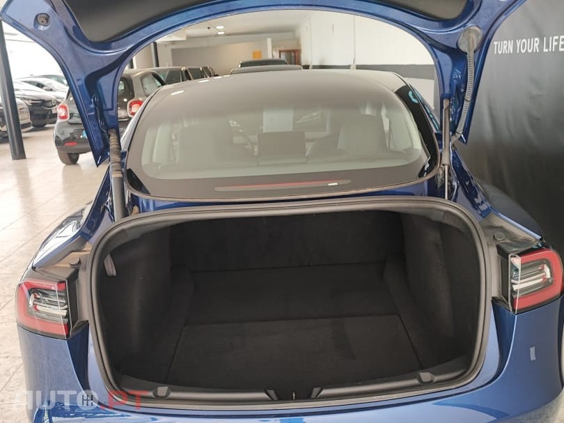 Tesla Model 3 Standard Range Plus RWD