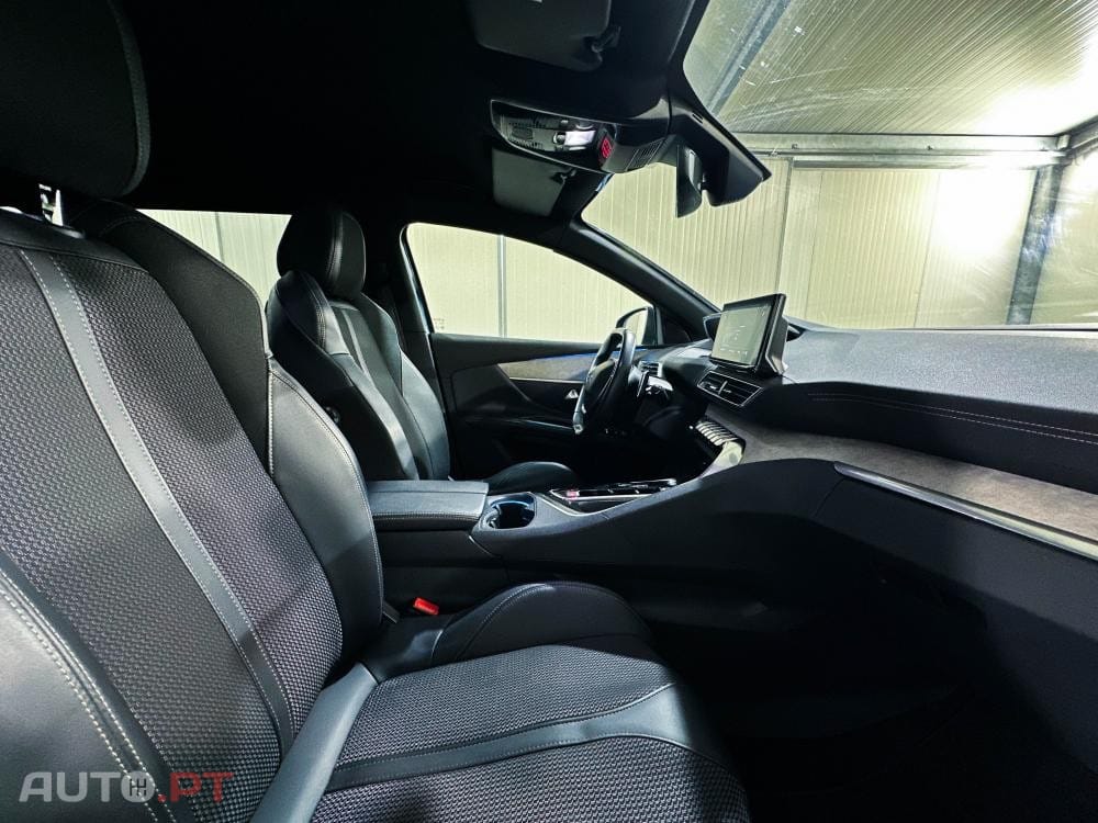Peugeot 5008 Hybrid 136 e-DSC GT