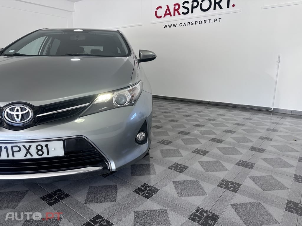 Toyota Auris 1.4 D-4D Com. +P.Sport+TSS