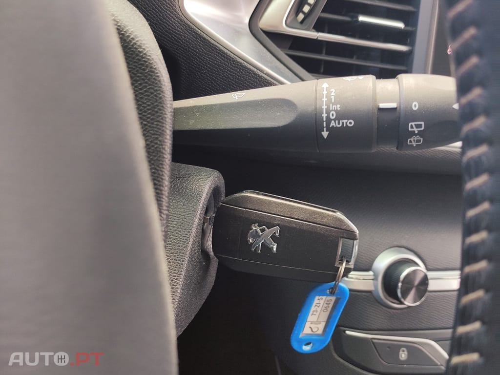 Peugeot 308 1.5 BlueHDi Business Line
