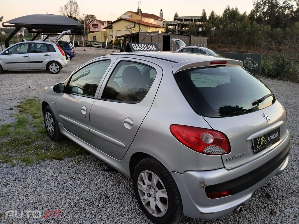 Peugeot 206+ 1.1 Poucos Kms!