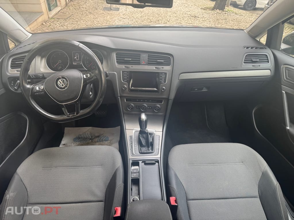 Volkswagen Golf 1.6 TDi Confortline DSG
