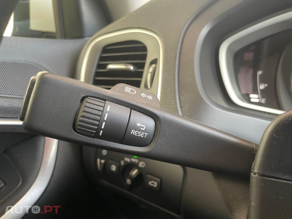 Volvo V40 2.0 D2 Momentum Eco