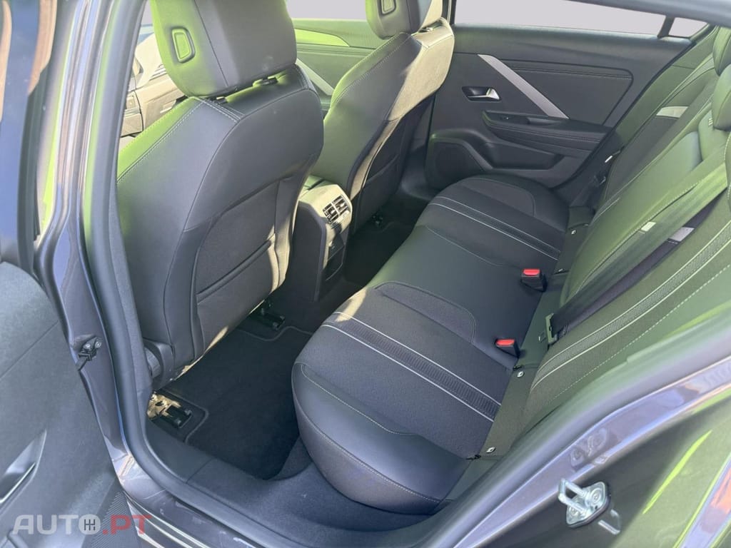 Opel Astra Sports Tourer 1.2T Hybrid I.V.A DEDUTÍVEL 