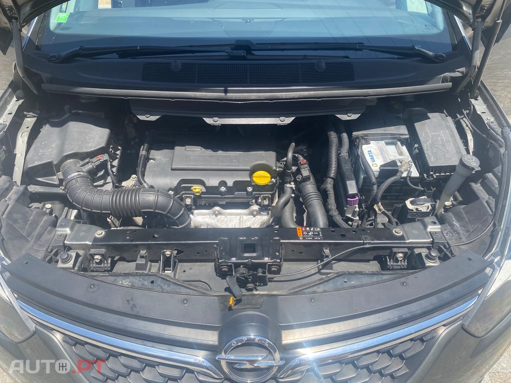 Opel Zafira Opel Zafira Tourer 1.4 Turbo GPL Exclusive | 7 Lugares |