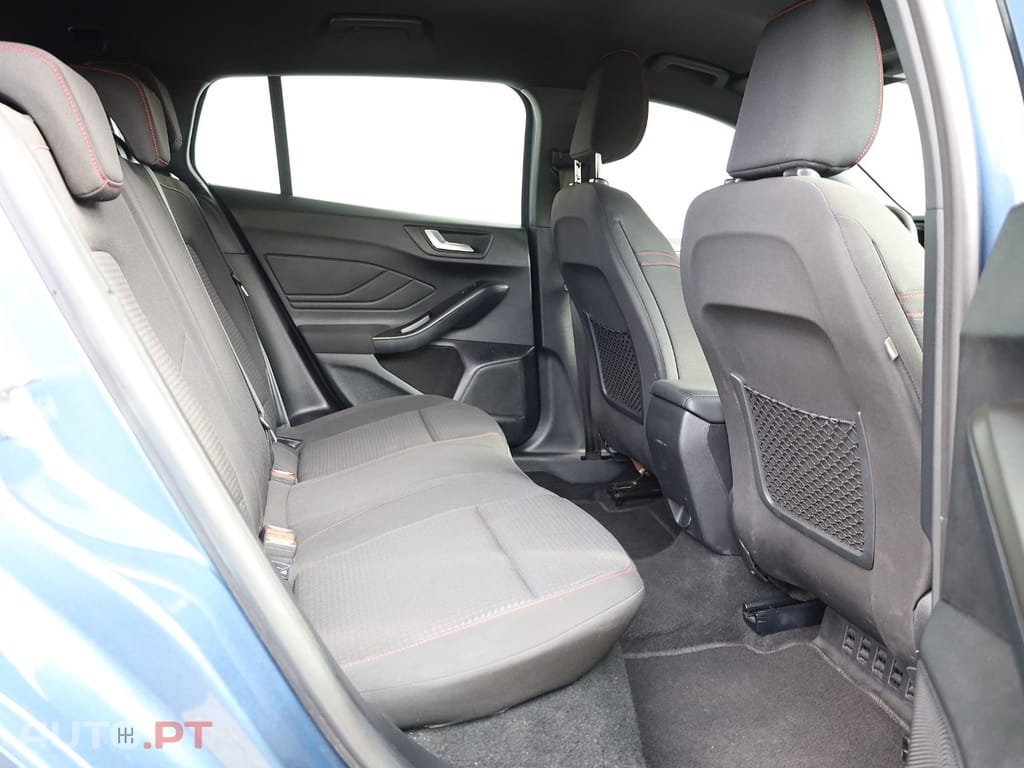 Ford Focus SW 1.0 EcoBoost MHEV ST-Line Aut — fotografia 20