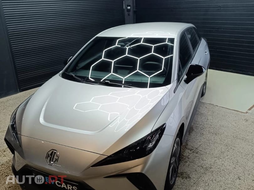 MG MG4 77 kWh Extended Range Luxury