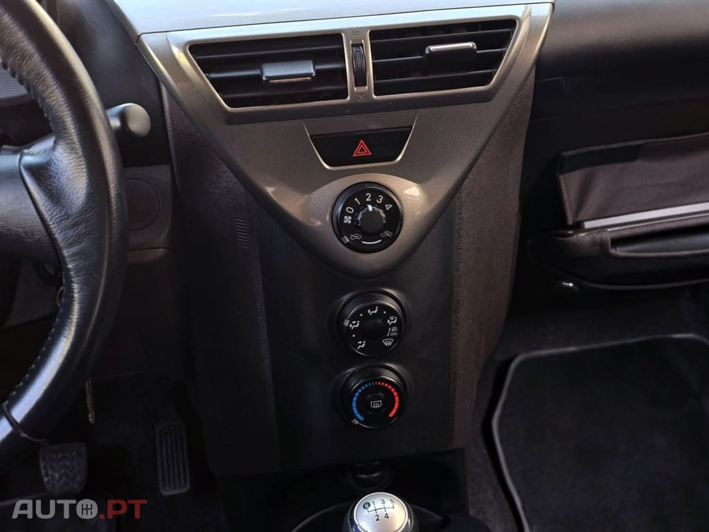 Toyota iQ 1.0 VVT-i