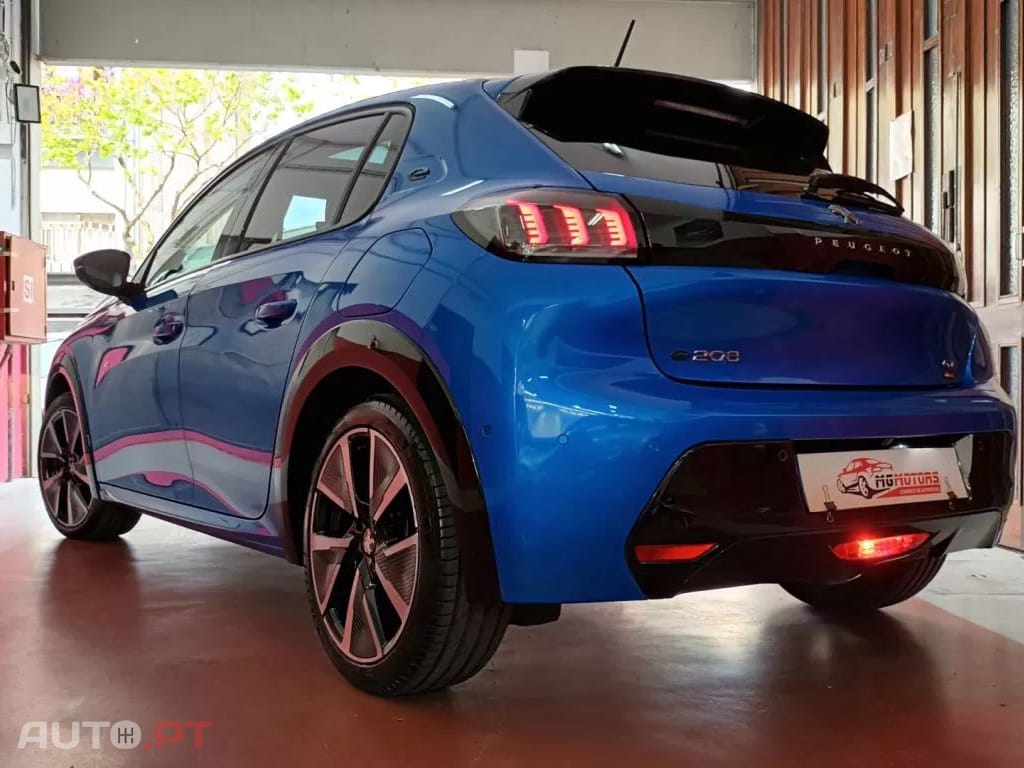 Peugeot E-208 GT