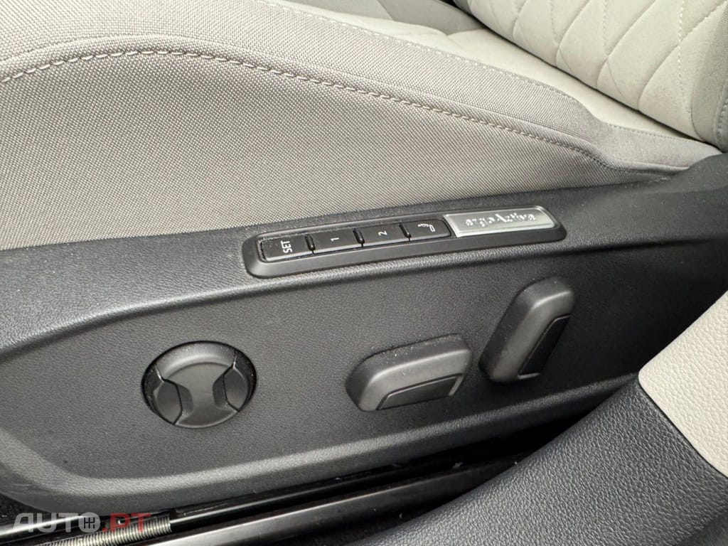 Volkswagen Golf I.V.A DEDUTIVEL 1.4 eHybrid DSG Style Business
