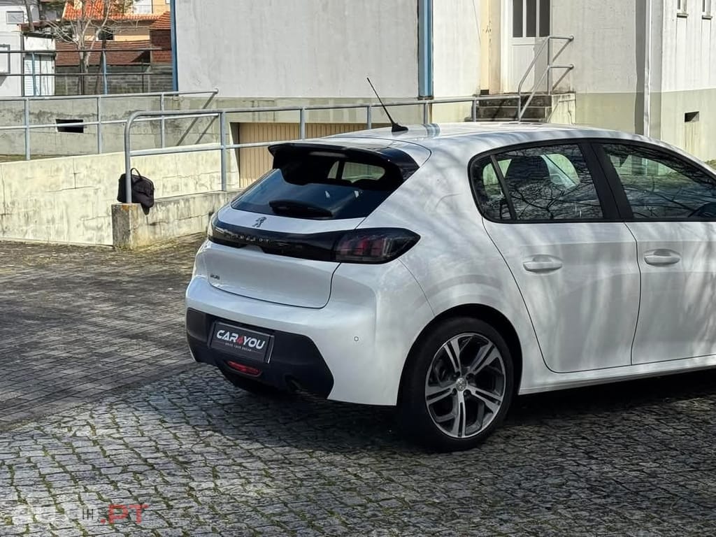 Peugeot 208 1.2 PureTech Allure EAT8