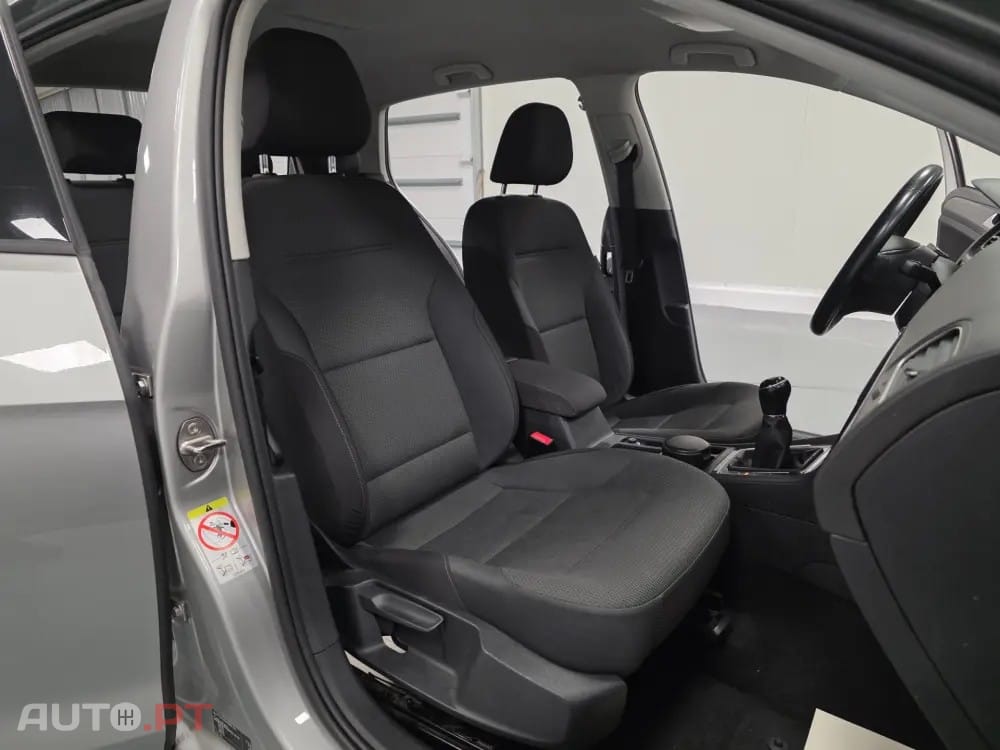 Volkswagen Golf 1.6 TDI CONFORTLINE