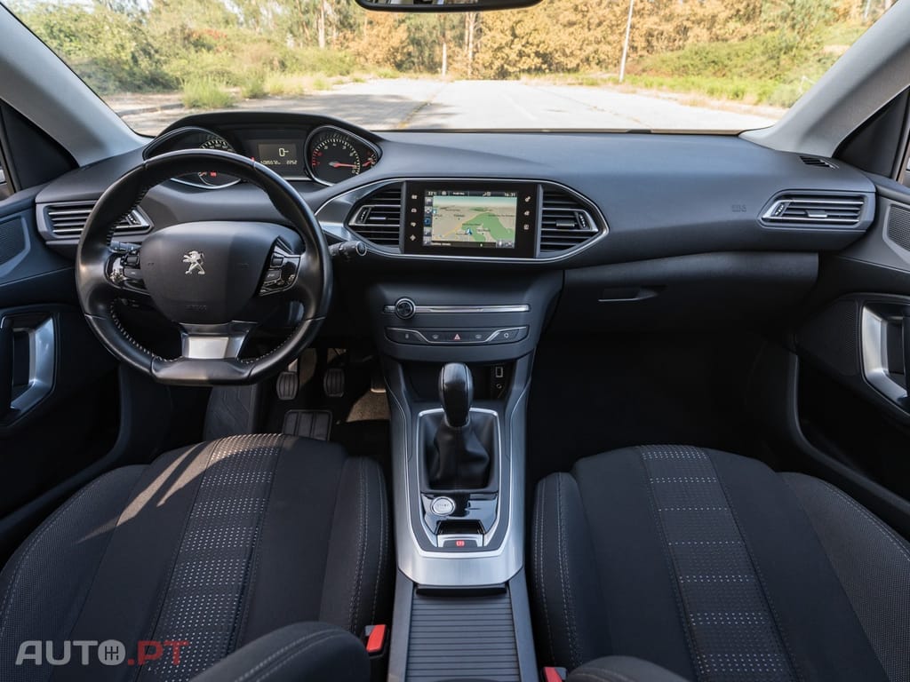 Peugeot 308 1.2 PureTech Allure J18