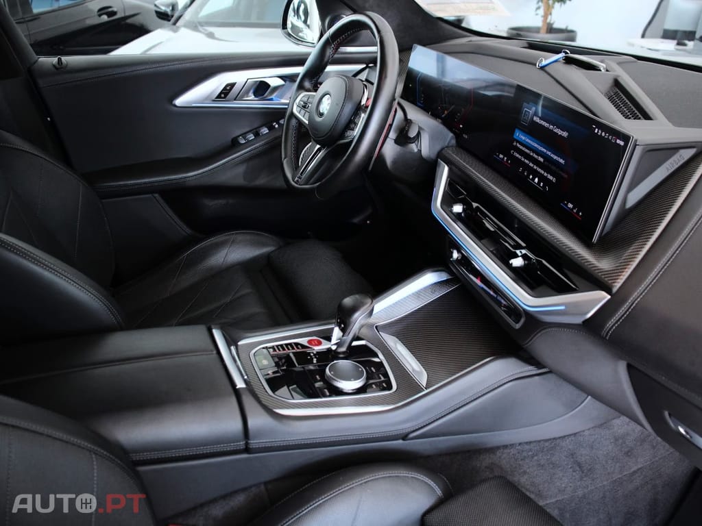 BMW XM BASE
