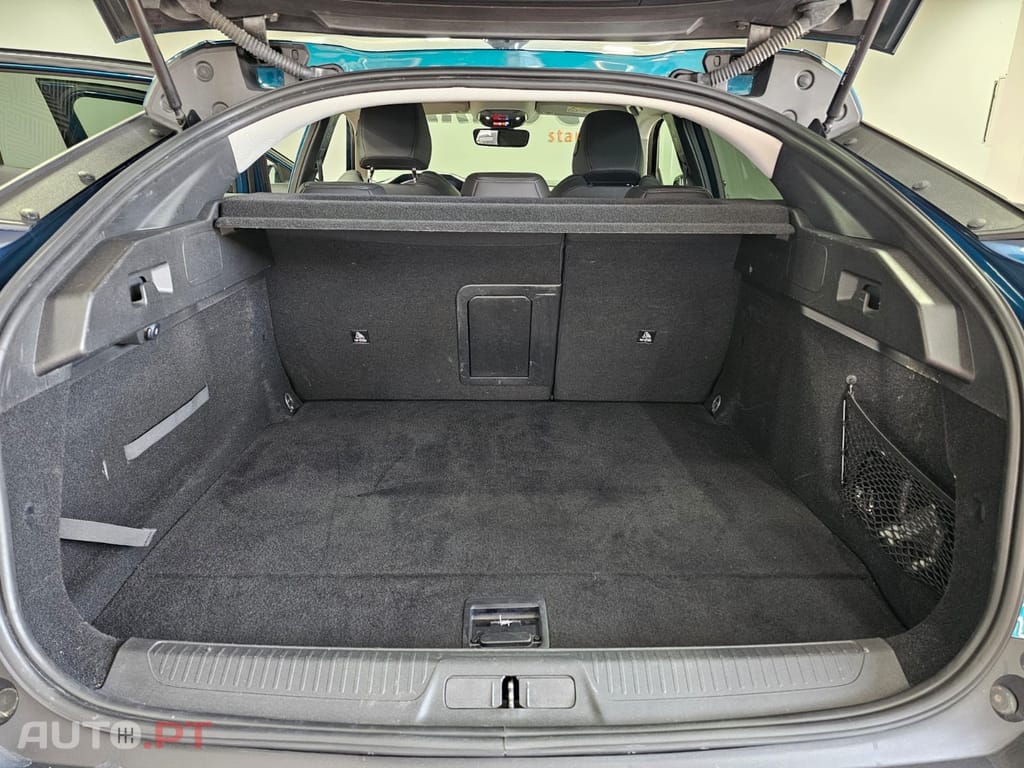 Peugeot 408 1.6 Hybrid Allure e-EAT8