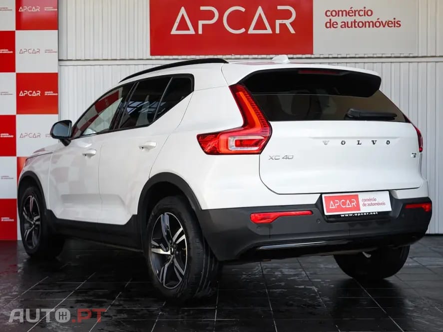Volvo XC40 1.5 T2 Plus Dark Auto