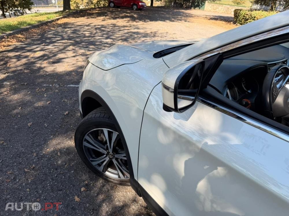Nissan Qashqai 1.3 DIG-T MHEV Premiere Edition