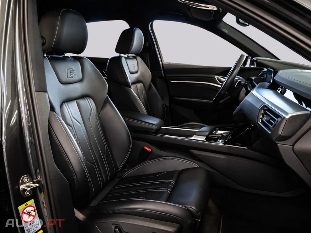 Audi E-Tron I.V.A DEDUTÍVEL 50 S LINE