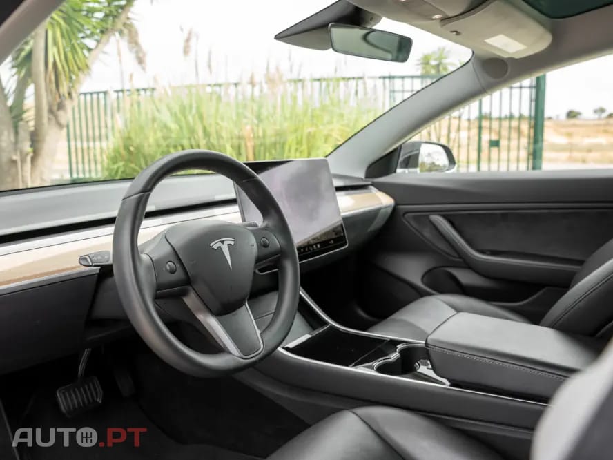 Tesla Model 3 Long-Range Dual Motor AWD — fotografia 11