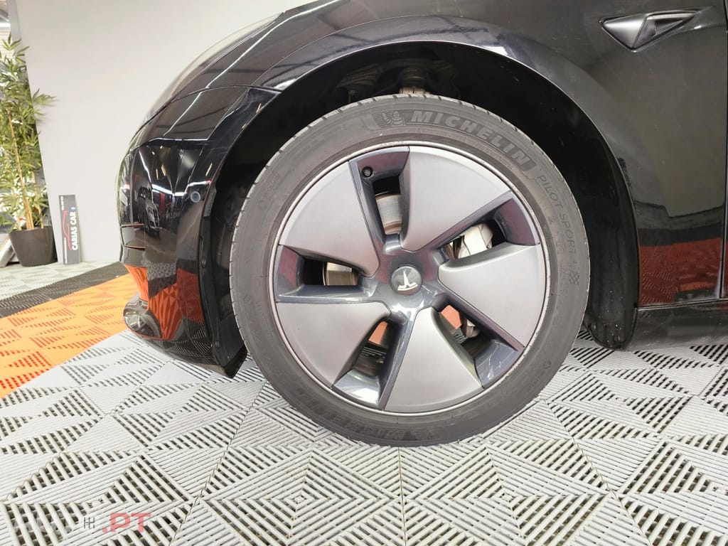 Tesla Model 3 Standard Range Plus RWD