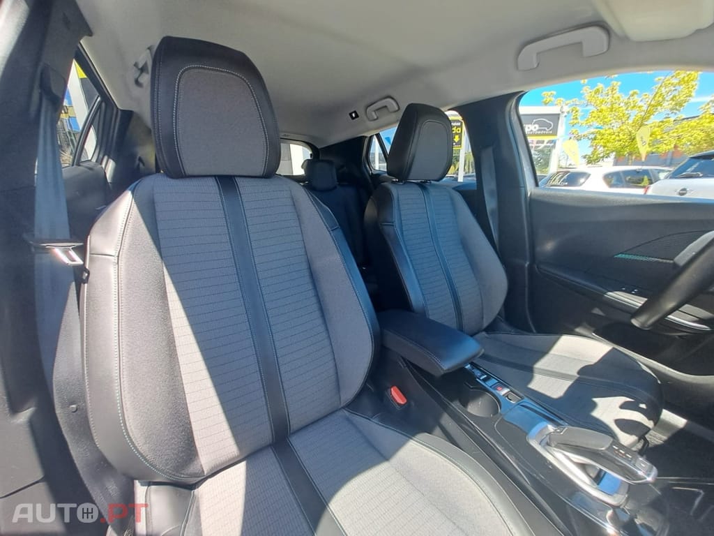 Peugeot 2008 1.2 PureTech Allure EAT8