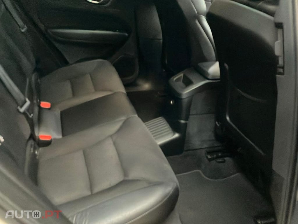 Volvo XC60 2.0 T8 PHEV Momentum AWD