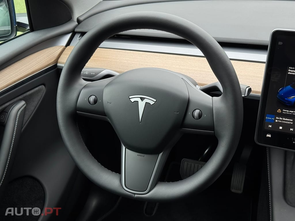 Tesla Model Y Long-Range RWD