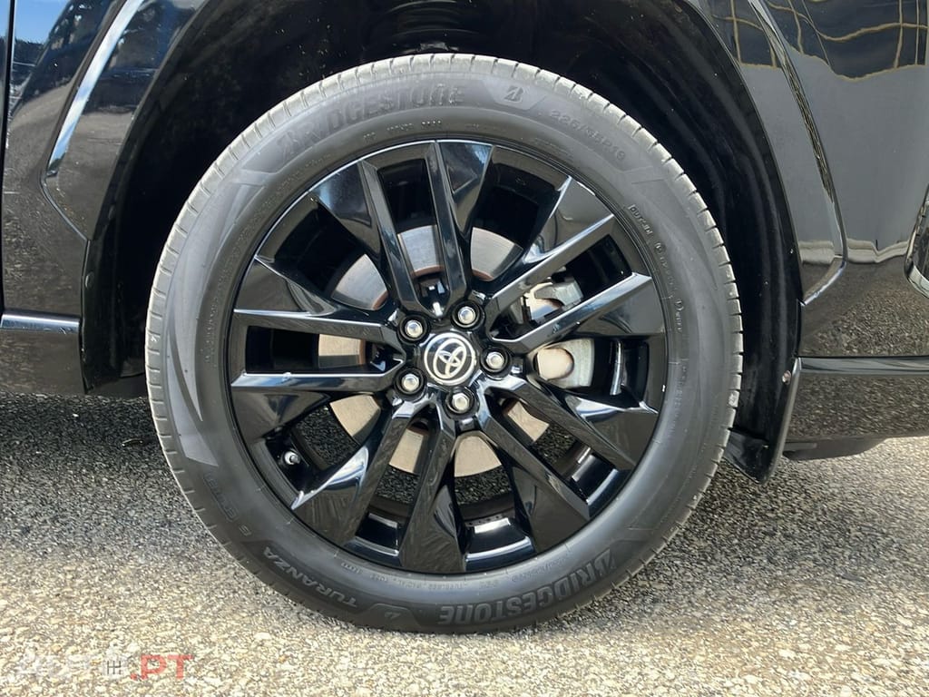 Toyota RAV4 2.5 HDF Black Edition