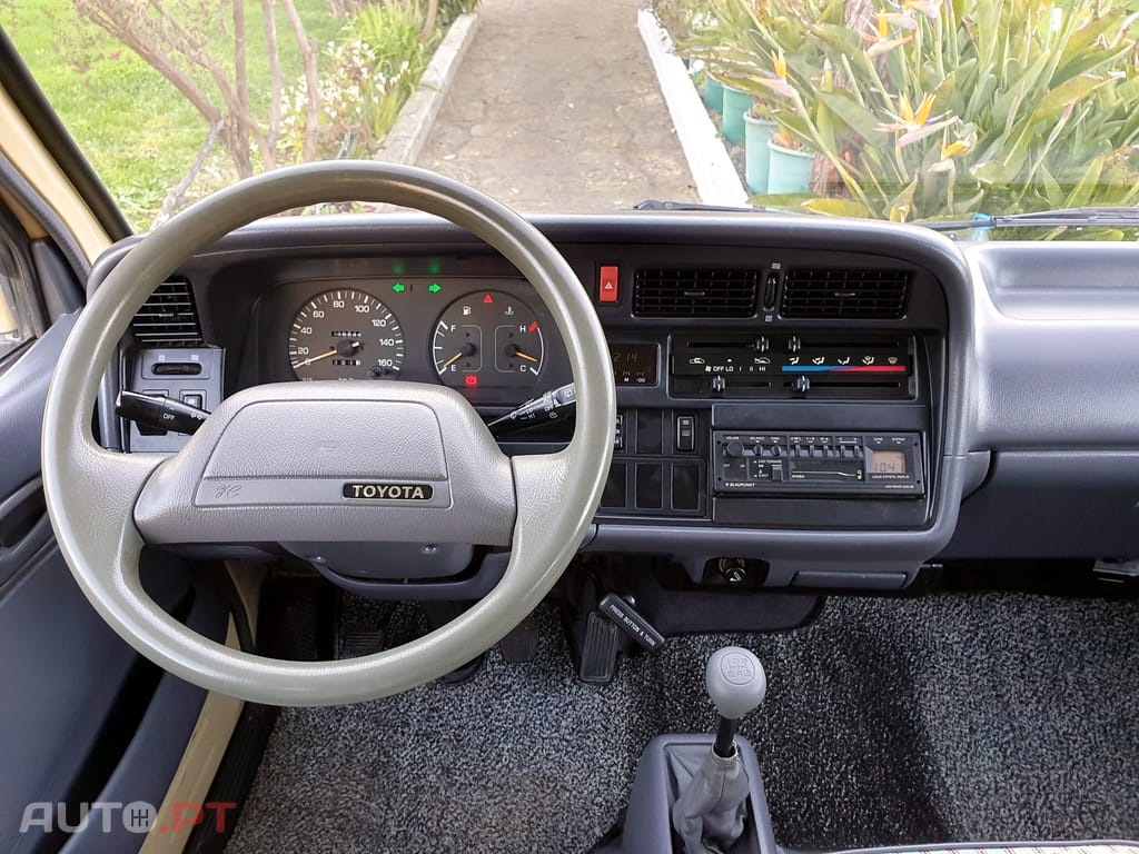 Toyota HiAce 2.4 D LH102L