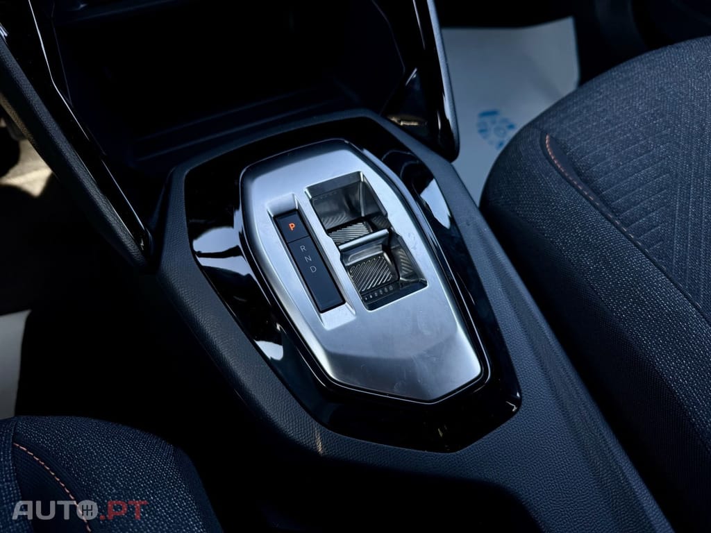Peugeot 2008 1.2 Hybrid Style e-DCS6
