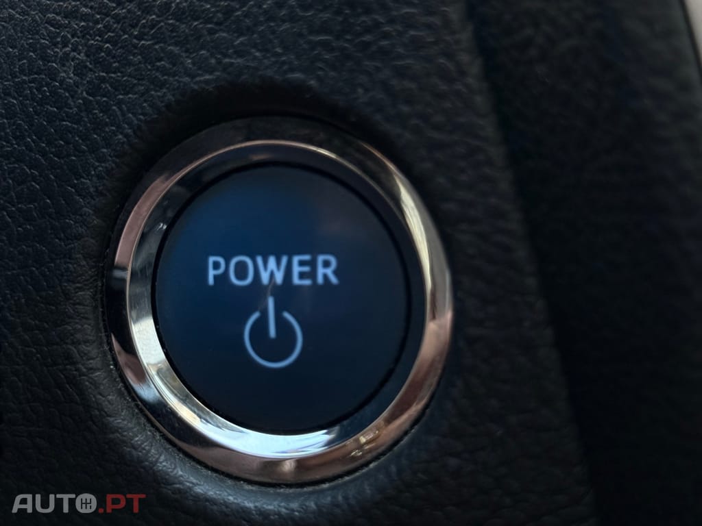 Toyota Auris Outro
