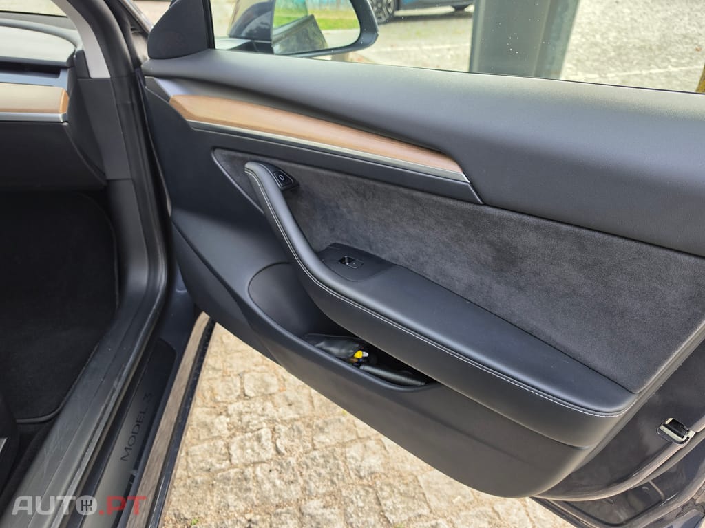 Tesla Model 3 SR Plus