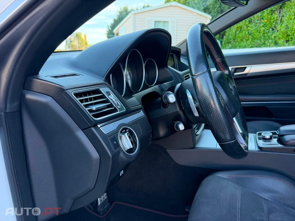 Mercedes-Benz E 220 BlueTEC Auto