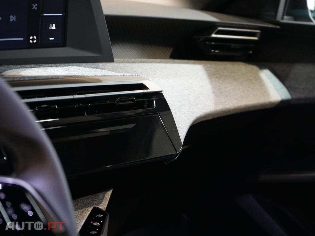 Peugeot 3008 1.2 Hybrid Allure e-DCS6