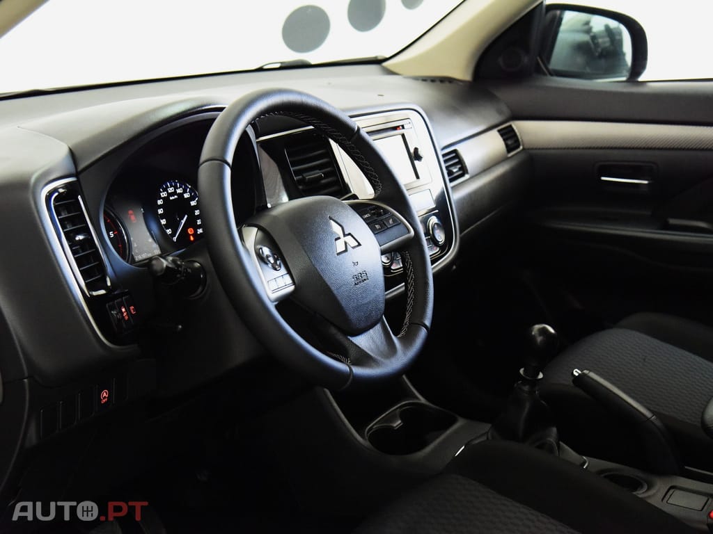 Mitsubishi Outlander 2.2 DI-D Instyle