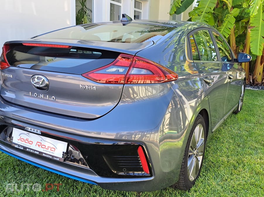 Hyundai Ioniq 5 1.6 GDI HEV (híbrido gasolina + elétrico) Potência combinada de 141 cv