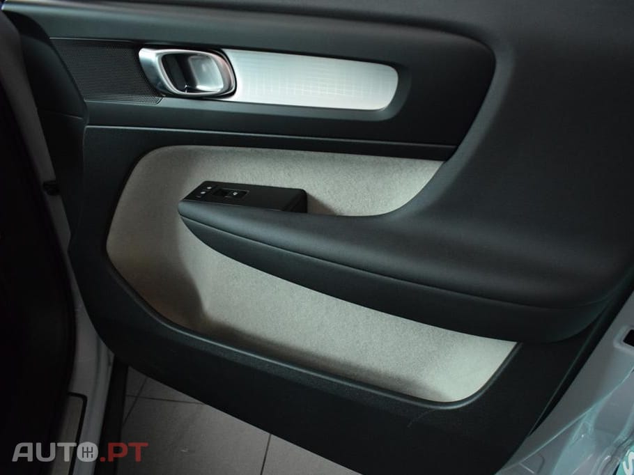 Volvo XC40 1.5 T5 PHEV R-Design Expression