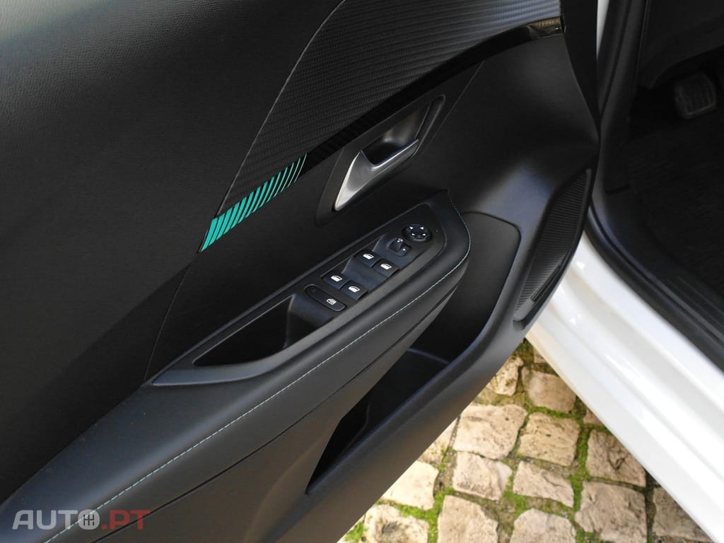 Peugeot E-208 50 kWh Active