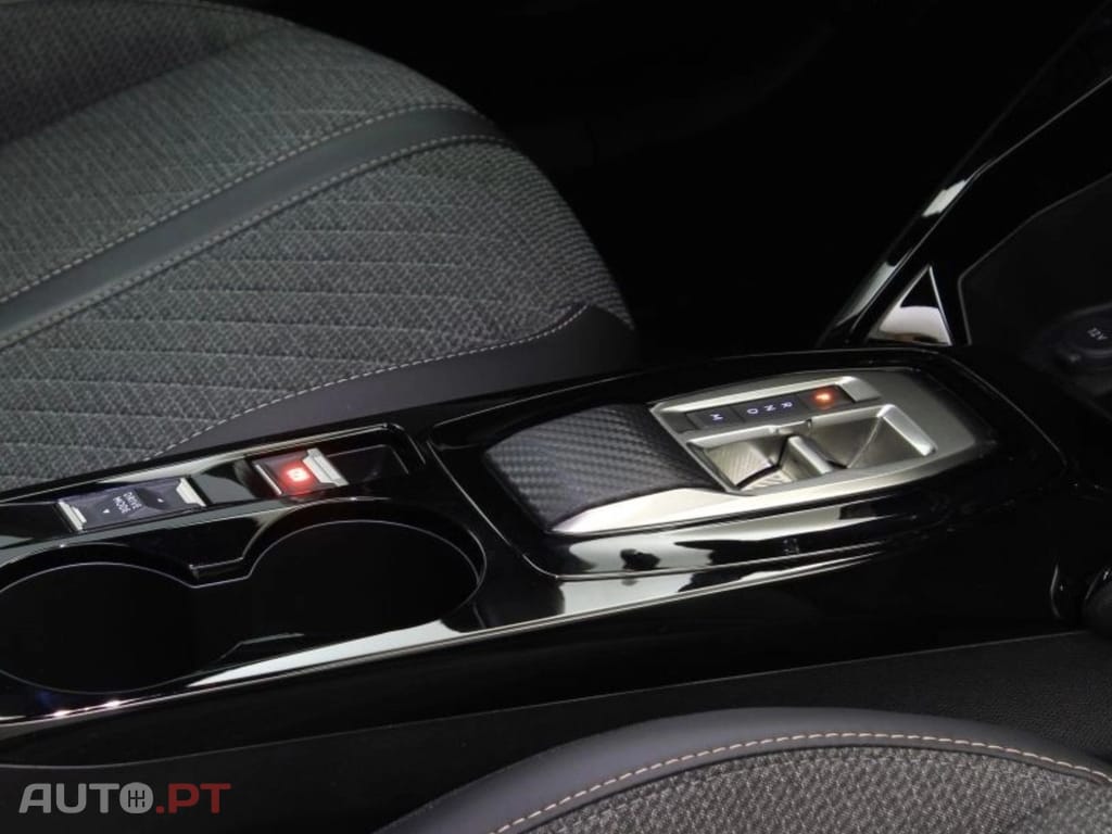 Peugeot 2008 1.2 PureTech Allure EAT8