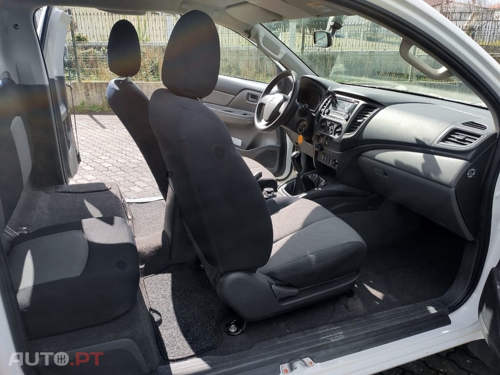 Mitsubishi L200 2.4 DI-D CD Invite Space Cab 3L 4WD