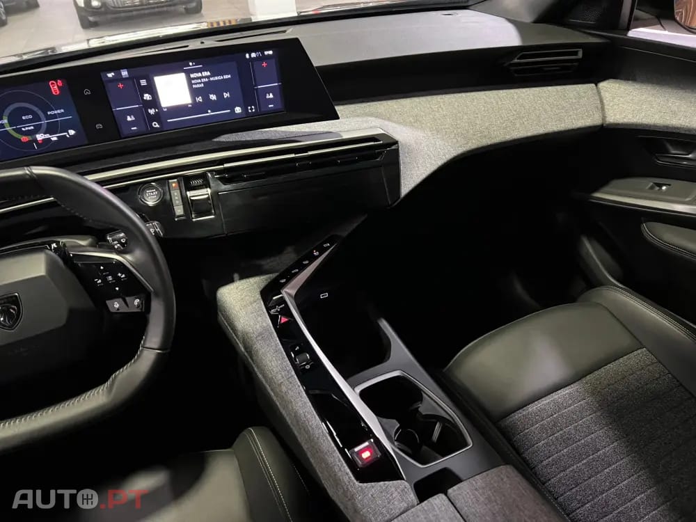 Peugeot 3008 1.2 Hybrid Allure e-DCS6