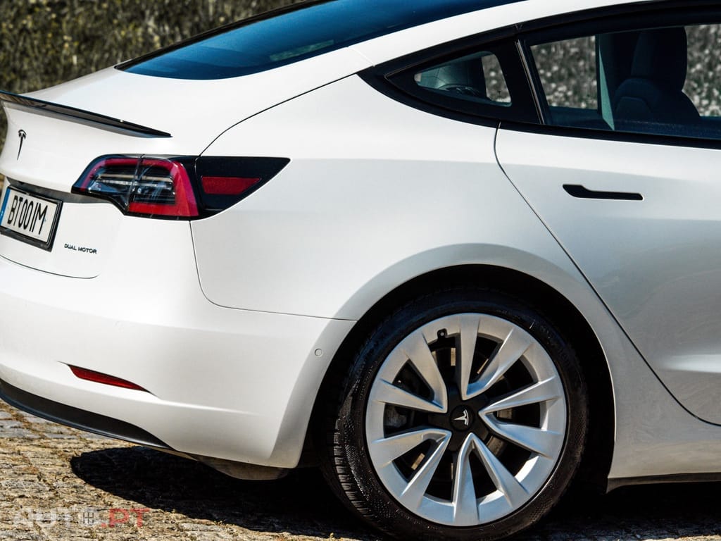 Tesla Model 3 Long Range AWD Dual Motor