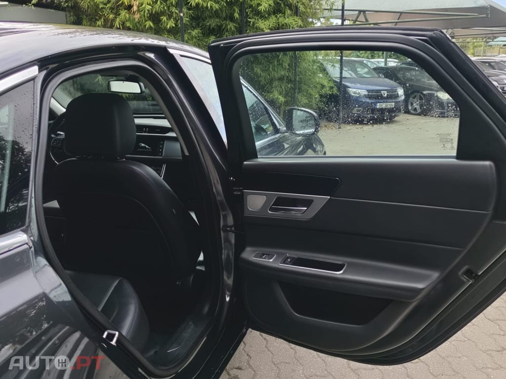 Jaguar XF 2.0 D Portfolio Aut.
