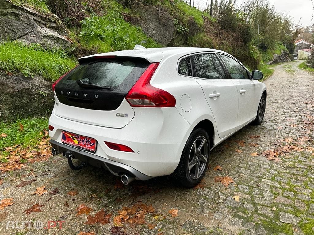 Volvo V40 2.0 D3 R-Design