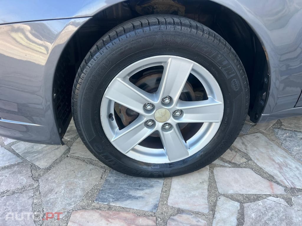 Mitsubishi Lancer 1.5 Invite — fotografia 15