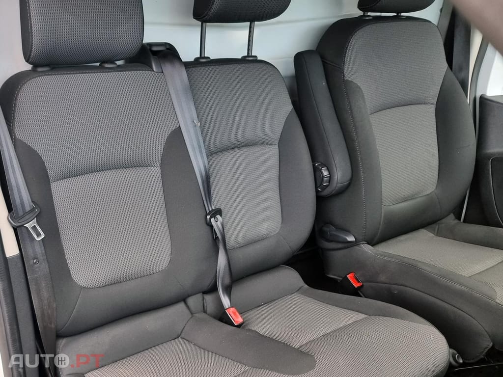 Renault Trafic 2.0 dCi L1H1 - IVA Dedutível