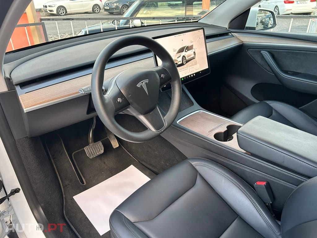 Tesla Model Y Standard RWD